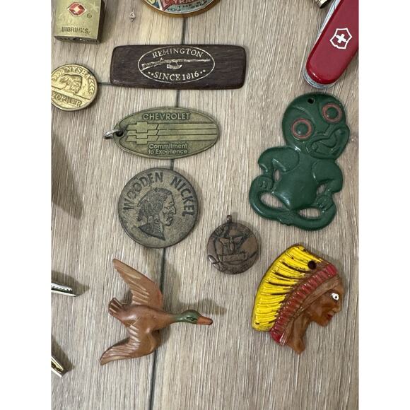 Vintage Estate Junk Drawer Lot Grandpa Core Antiques Keys Razors Pins Odd Ends - Picture 10 of 16